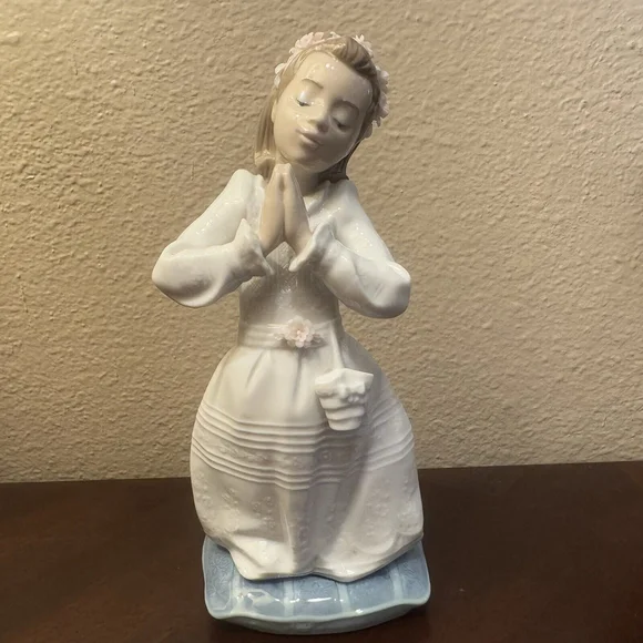 LLADRO #6089 Communion Prayer Girl Praying Nina Communion Religious No Box Decor